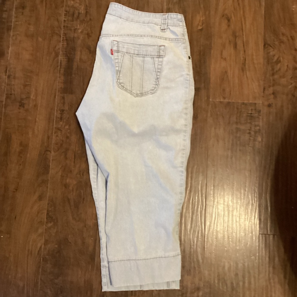 Women’s Plus Levi’s Cropped Carpis Jeans Sz 20 Light Wash Wide Hem 44x22.5   #11